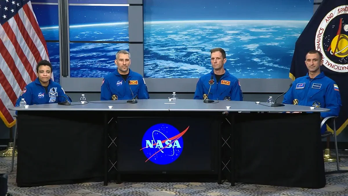 Empat anggota SpaceX Crew-13 saat diperkenalkan NASA di Johnson Space Center menjelang misi ke Stasiun Luar Angkasa Internasional